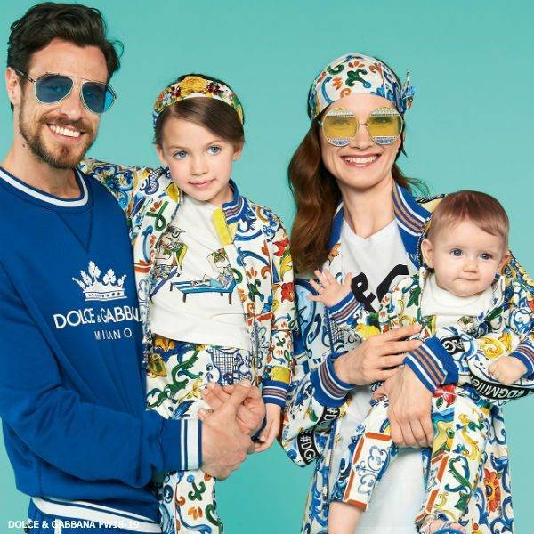 https://www.dashinfashion.com/shop/wp-content/uploads/2018/07/Dolce-Gabbana-Kids-Mini-Me-Majolica-Print-Zip-up-Top-Pants-600x600.jpg