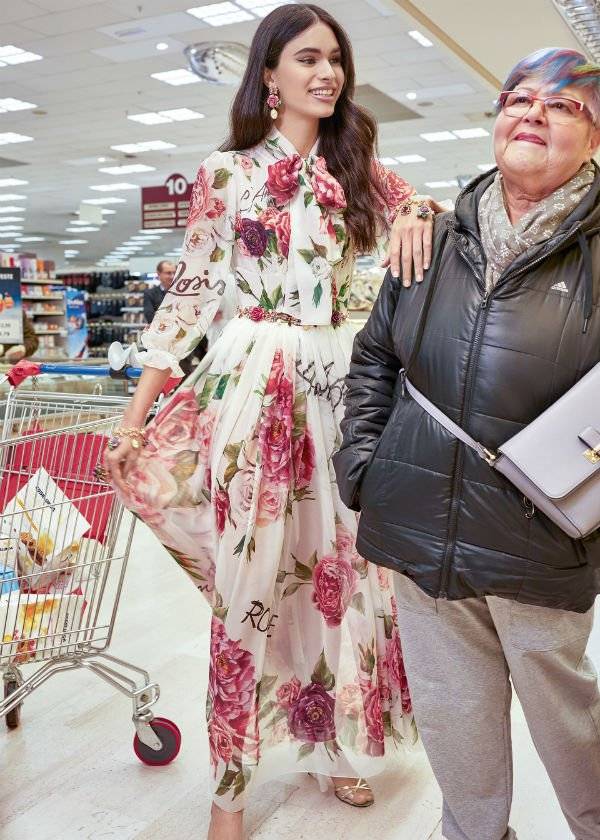 Jennifer Lopez's Daughter Emme - Dolce & Gabbana Girls Rosetto Floral Silk  Dress
