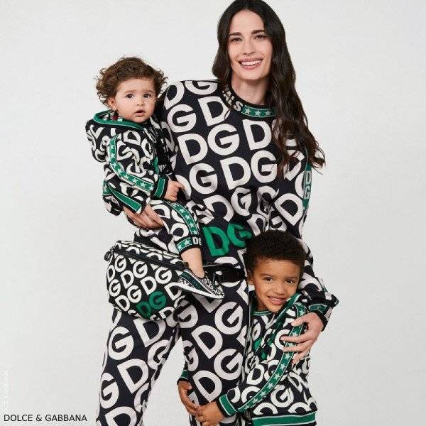 Mini-me mania: Why families are wearing matching clothes